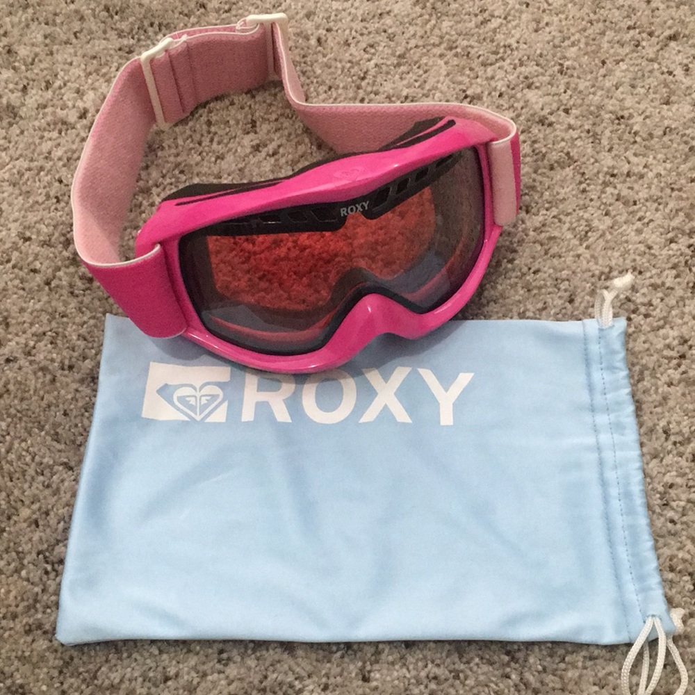 Hot pink Roxy women’s snowboard goggles